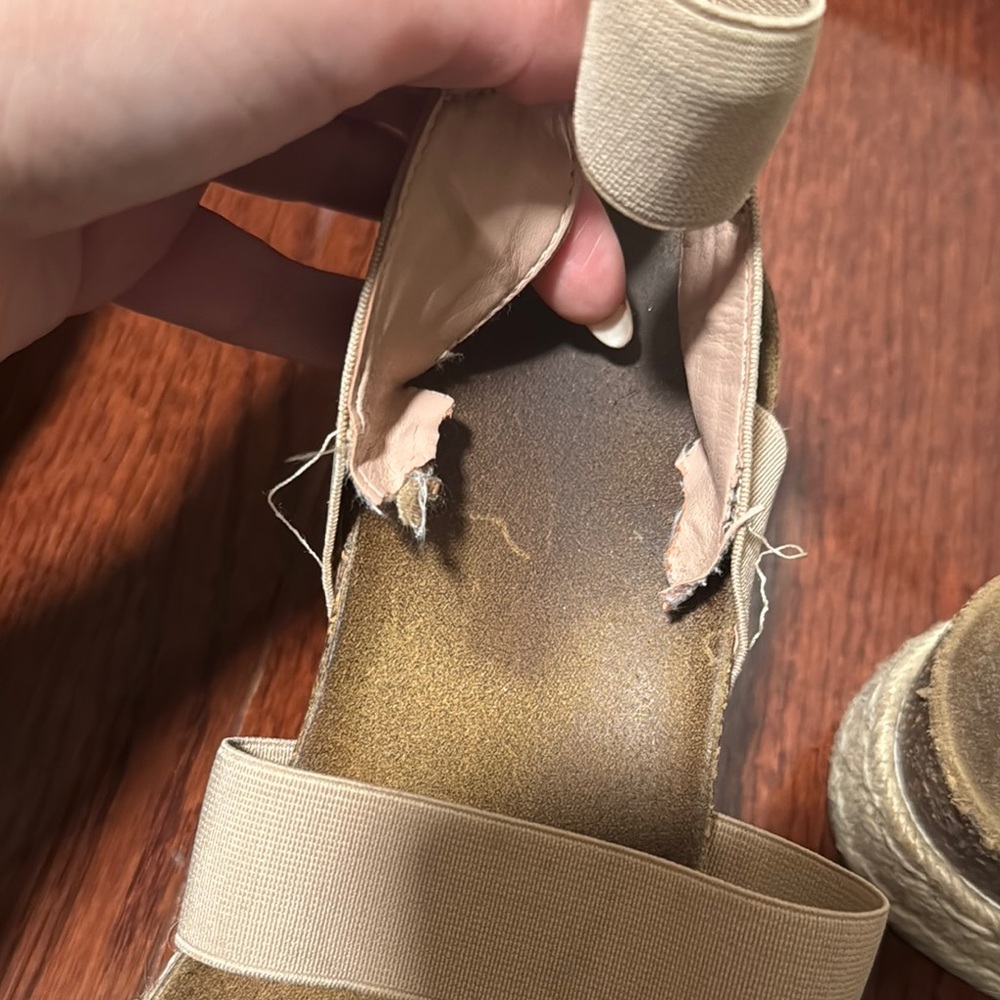 Steve Madden Tan Sandals Comfortable Platform Design - Picture 5 of 5